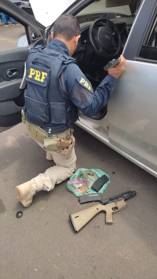 Homem é preso pela PRF transportando fuzil e munições na BR-343