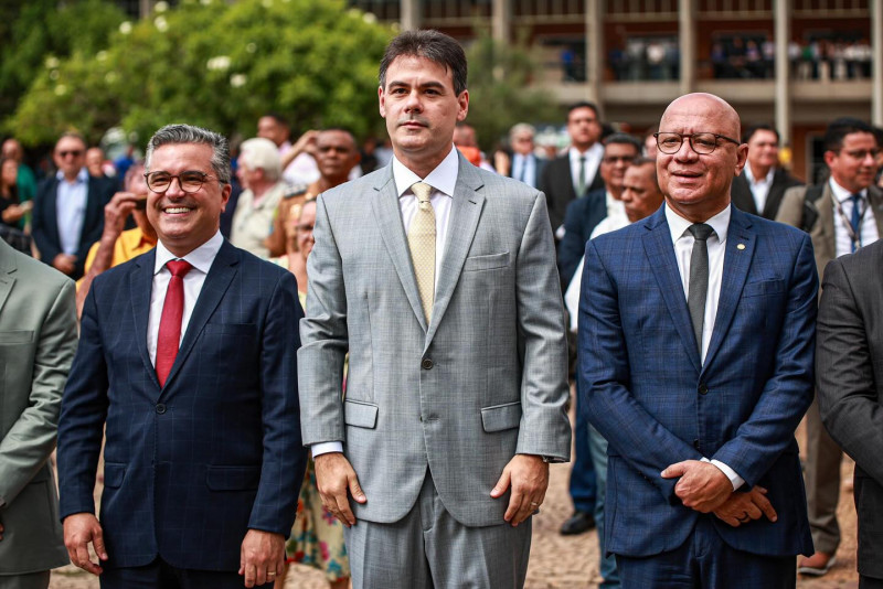 #Posse - Um click do deputado estadual Severo Eulálio, que hoje (3) assume a presidência da Assembleia Legislativa do Piauí, e comandará a Casa no Biênio 2025-2026. As solenidades na ALEPItambém acontece a posse da Mesa Diretora, a Abertura do Ano Legislativo e a leitura da mensagem do Governador do Piauí - by Rafael Fonteles. Chics!!! - ( Renato Andrade)