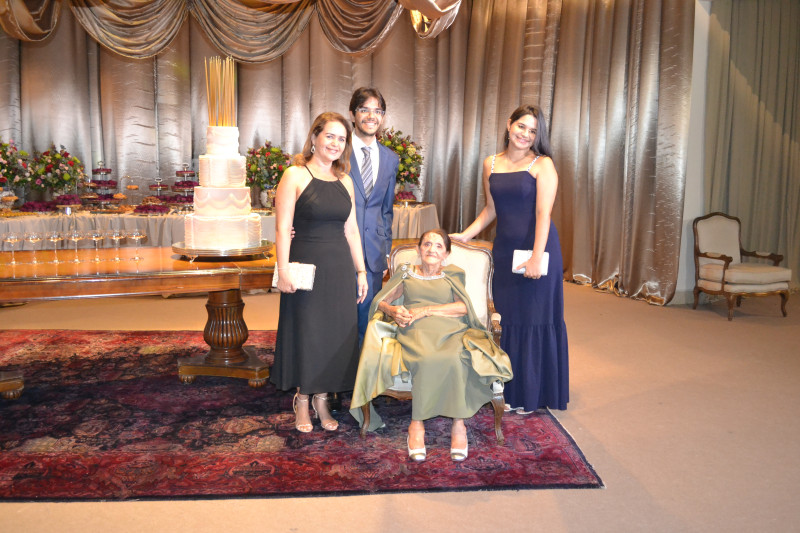 Festa dos 100 anos de dona Maria Borges - (Mauro Veras)