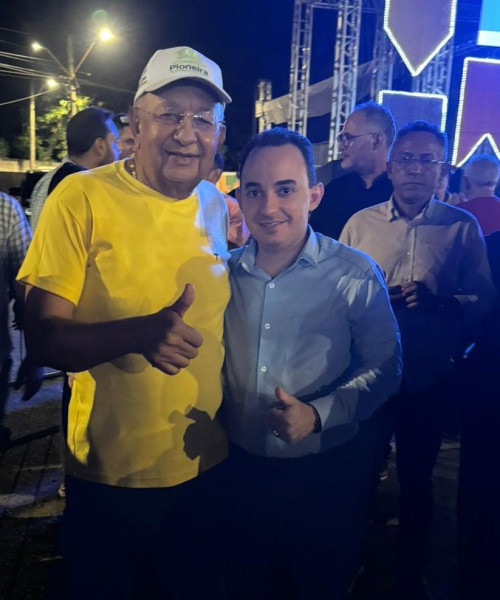 #Festival - Um click do Prefeito de Teresina Dr. Pessoa com o Jurista Samuel Coêlho, na Abertura do Festival Municipal Junino de Teresina. Chics!!! - (Divulgação)