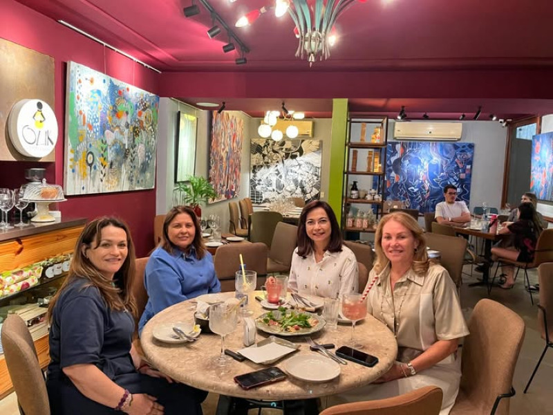 #Migas - Um click da querida Cláudia Brandão de Oliveira em encontro de milhões com as amigas queridas; @julietafpires @kalinarameiro @madalenamartinsc. Chics!!! - (Arquivo Pessoal)
