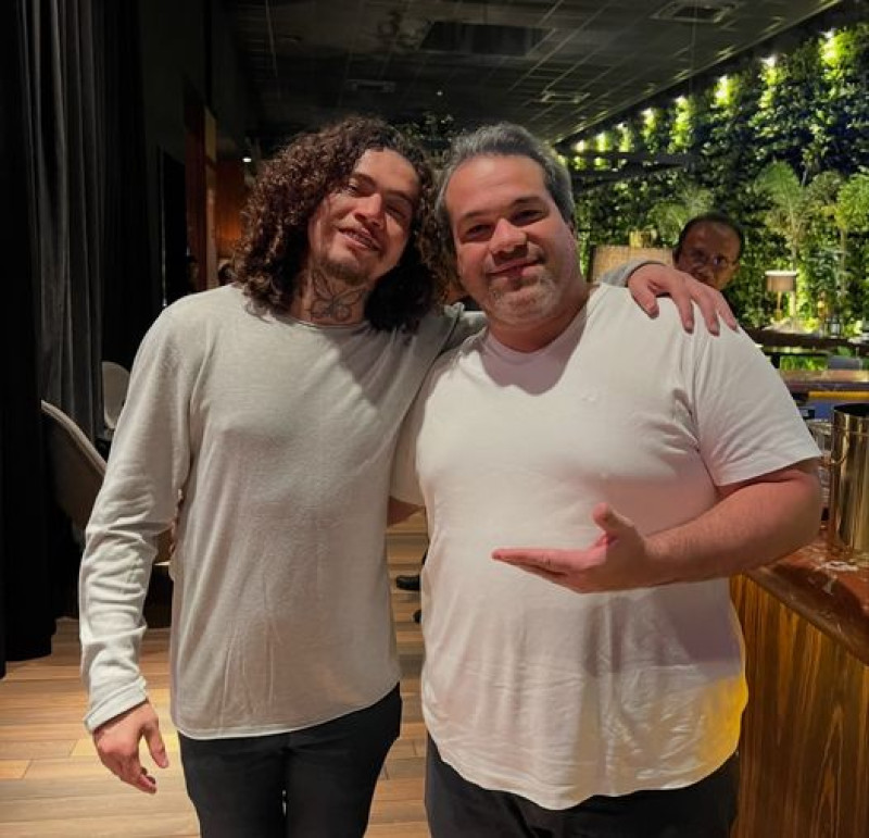 #Restaurante - Um click dos queridos Whindersson Nunes e empresário Rafael Freitas em noite de jantar no @vastoteresinaoficial. Chics!!! - (Arquivo Pessoal)