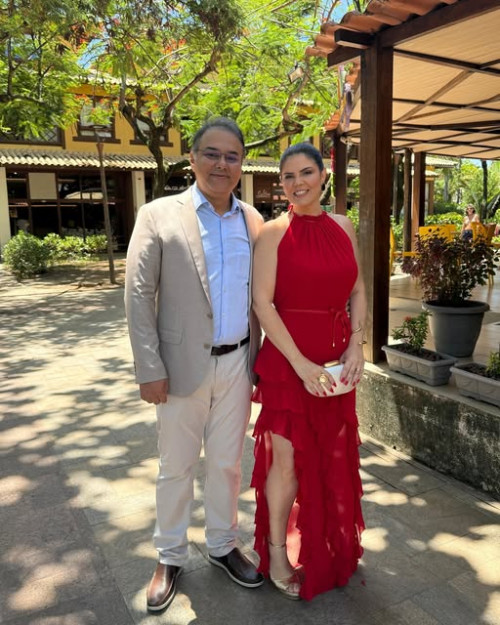 Parabéns para a empresária Giovanna Nunes Paulo!!!  Um click da aniversariante com o seu esposo, o deputado estadual Firmino Paulo. Chics!!! - (Arquivo Pessoal)