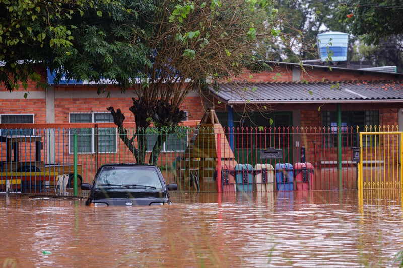 Enchentes no Rio Grande do Sul deixa mais de 15 mil desalojados; veja como ajudar - (Giulian Serafim / PMPA)