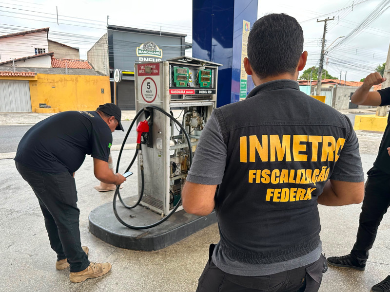 Operação contra fraudes em postos de combustíveis no Piauí. - (Divulgação / SSP-PI)