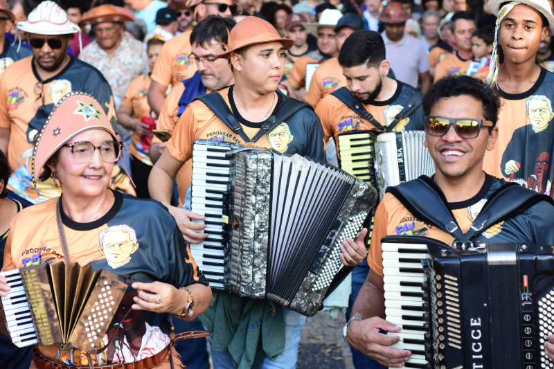 Procissão das Sanfonas reúne fãs de forró e música nordestina pelas ruas de Teresina