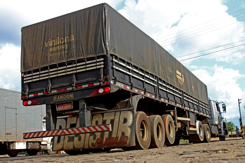 Segundo o IBGE, 42 piauienses vivem dentro de caminhões, carros, trailers e barcos. - (Jailson Soares/O Dia)