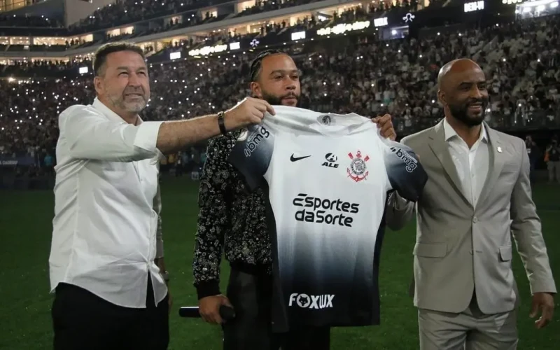 Depay é apresentado para torcida corinthiana - (Foto: José Manoel Idalgo / Corinthians)