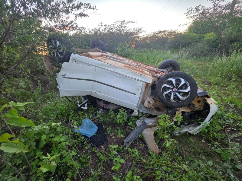 Buracos na pista e alta velocidade podem ter causado acidente que matou três pessoas em Fronteiras - (Divulgação/PRF)