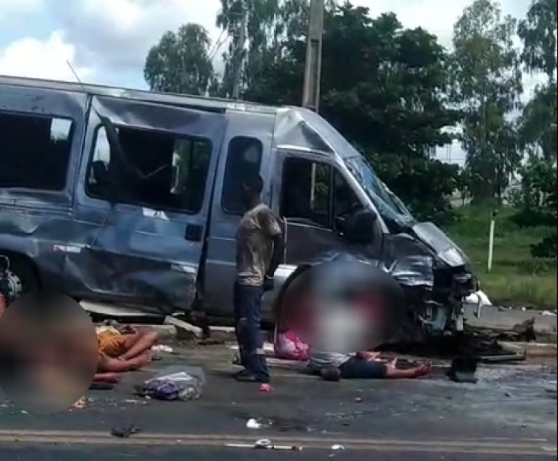Acidente entre van e caminhonete deixa feridos graves na BR-226, em Caxias (MA)
