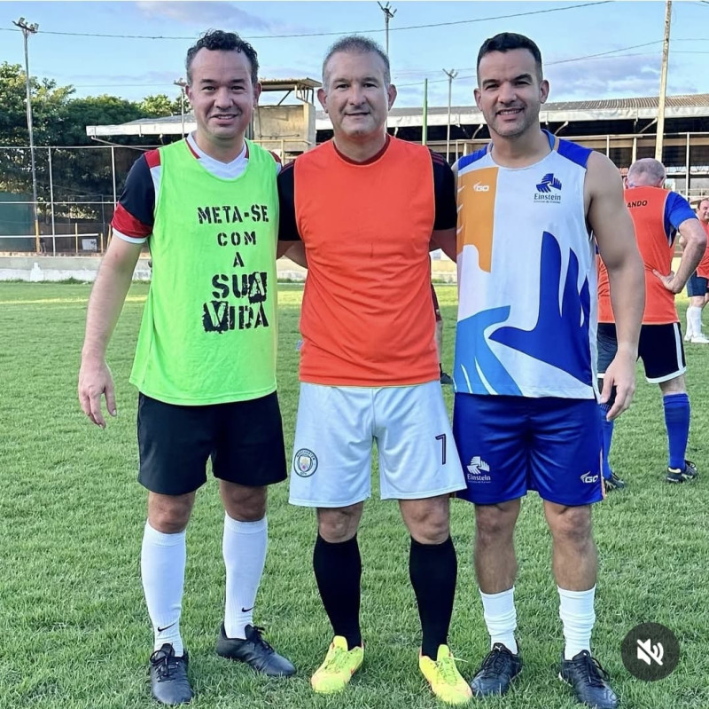 #Irmãos - Um click dos queridos Dr. Jocerlano Sousa, o empresário e engenheiro - José Nunes filho - by Construtora Estrutura e p empresário Fabrício Santos em #tbt de Jogo de Futebol. Chics!!! - (Arquivo Pessoal)