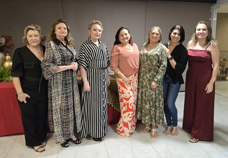 #Páscoa - Um click das queridas Zelita Melo, Rita dos Anjos, Socorro Bringel, Kátia Cristina, Magnólia Soares, Kaka Lessa e Polyana Melo, na reunião de Páscoa do Lótus Clube de Teresina. Chics!!! - (Luciêne Sampaio)