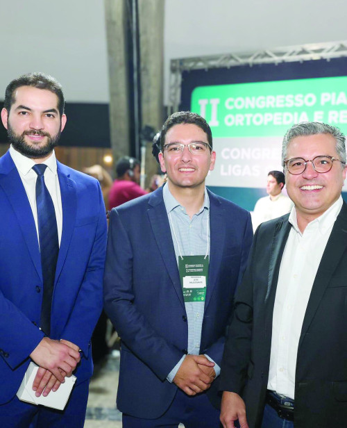 Presidente da SBOT/PI, Frederico Leite, ortopedista Samuel Martins e Deputado Estadual, Dr. Vinícius, no Congresso Piauiense de Ortopedia e Reabilitação. - (Divulgação)