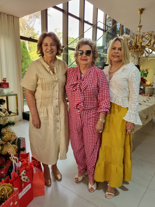 #ClubedoChá - Um click das queridas Maria Amélia, Vera Lobão e Rosa Linhares em encontro animado. Chics!!! - (Luciêne Sampaio)