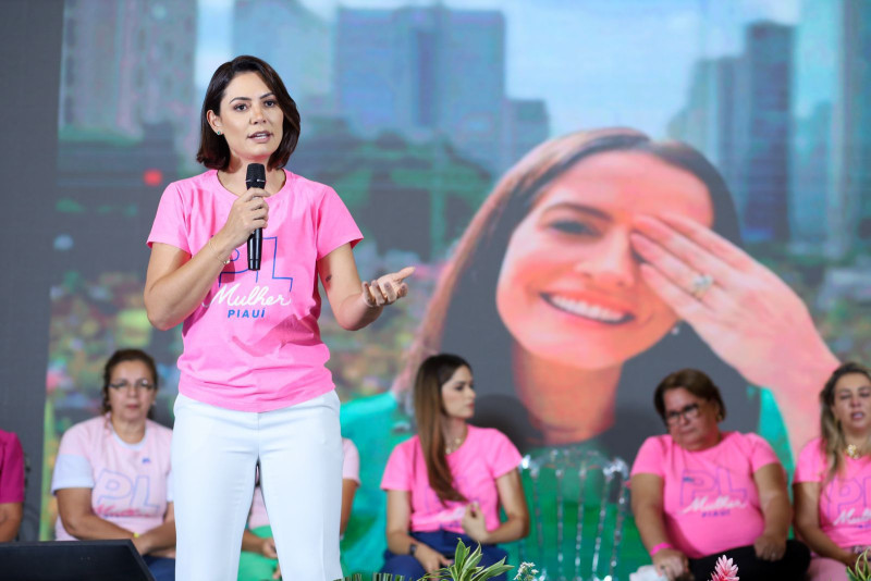 Bolsonaro se diz “emocionado” com visita de Michele ao Piauí