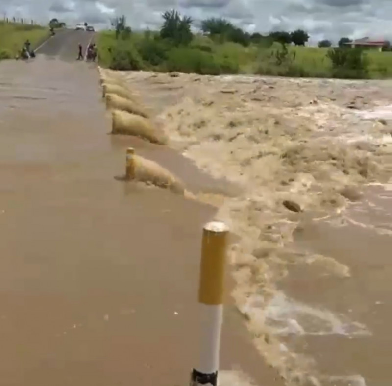 Homem desaparece após tentar atravessar passagem molhada no Piauí