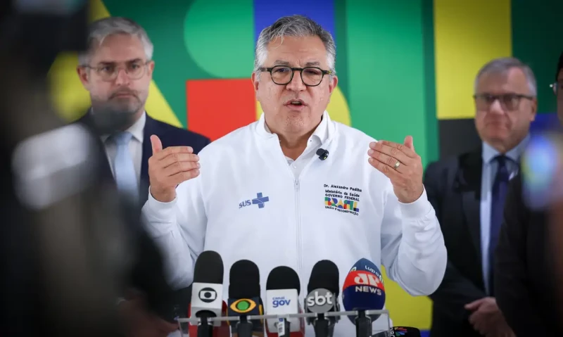 SUS poderá firmar parceria com setor privado para reduzir filas, diz ministro da Saúde