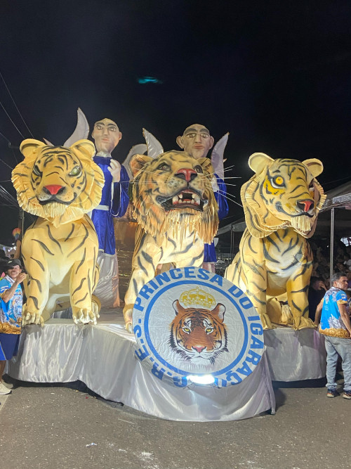 Concurso de escolas de samba e show de Thullio Milionário agitam a segunda noite de Carnaval no Litoral do Piauí 2025