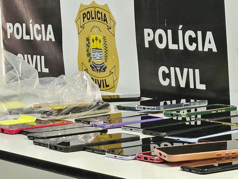 Mais de 40 celulares roubados foram apreendidos em barreira policial no Piauí - (Jailson Soares/ O DIA)