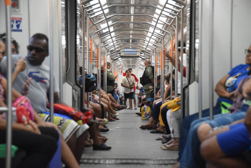 Passageiros no metrô de Teresina - (Assis Fernandes/ODIA)
