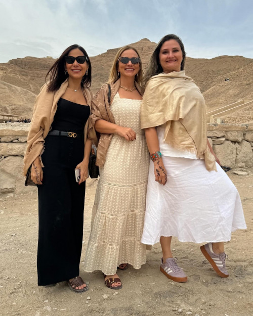 #Internacional - Um click das amigas Lilia Brandão, Olívia Nogueira e Patrícia Monte curtindo viagem pelo Egito. Chics!!! - (Divulgação)