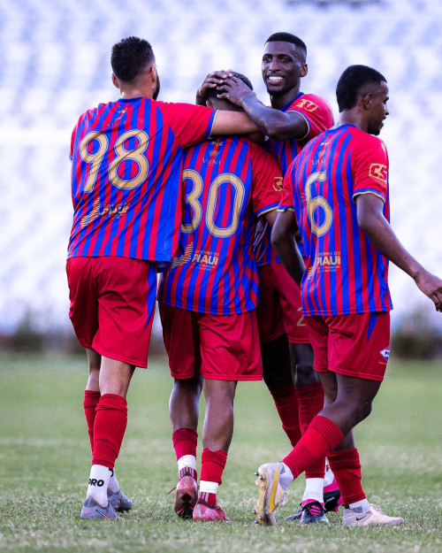 Jogadores do Piauí comemorando classificação - (Samuel Pereira/Piauí EC)