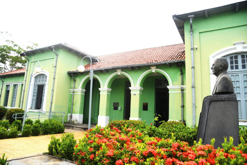 A Biblioteca Pública Cromwell de Carvalho, fundada em 1973, é  a referência na representação geral no Piauí - (Assis Fernandes/ODIA)