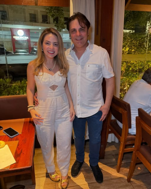 Parabéns para o empresário Roger Linhares!!! Comemora a data com a sua esposa, a empresária Germane Linhares em família. Chics!!! - (Arquivo Pessoal)