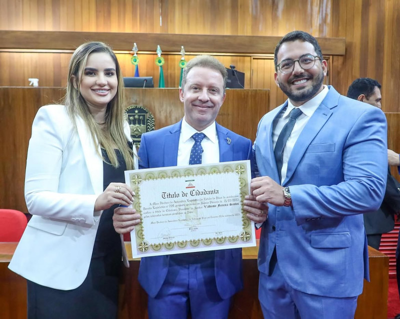 Juiz afastado pelo CNJ por anular ação ligada ao PCC recebeu título de Cidadão Piauiense proposto por deputada na Alepi