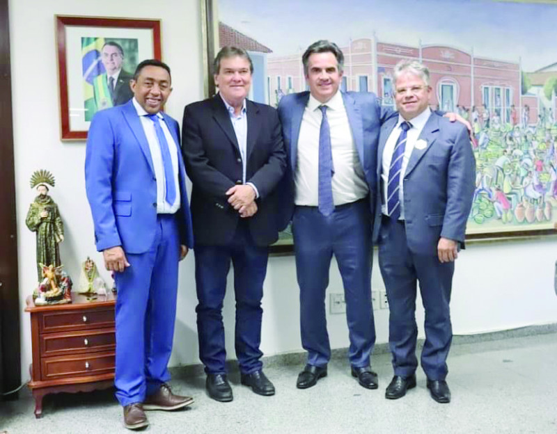 Prefeito Gustavo Medeiros esteve semana passada em Brasília em buscada de mais investimentos para a cidade de União, como o projeto urbanístico da Beira Rio e obras para área da educação. Na foto com Joel Rodriguês (pres. estadual do PP), Senador Ciro Nogueira e deputado Gustavo Neiva. - (Arquivo Pessoal)