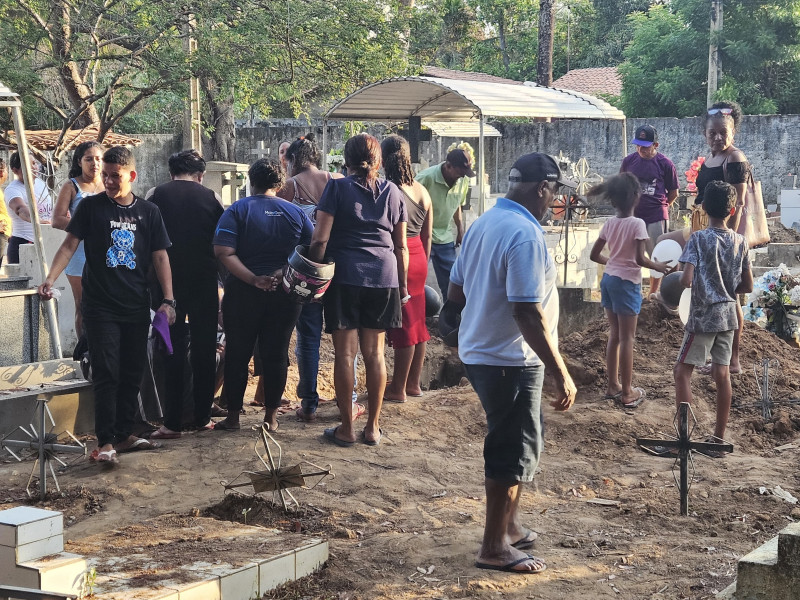 Corpo de adolescente encontrada morta é velado e família pede justiça: ‘tiraram um pedaço de mim - (Jailson Soares/O Dia)