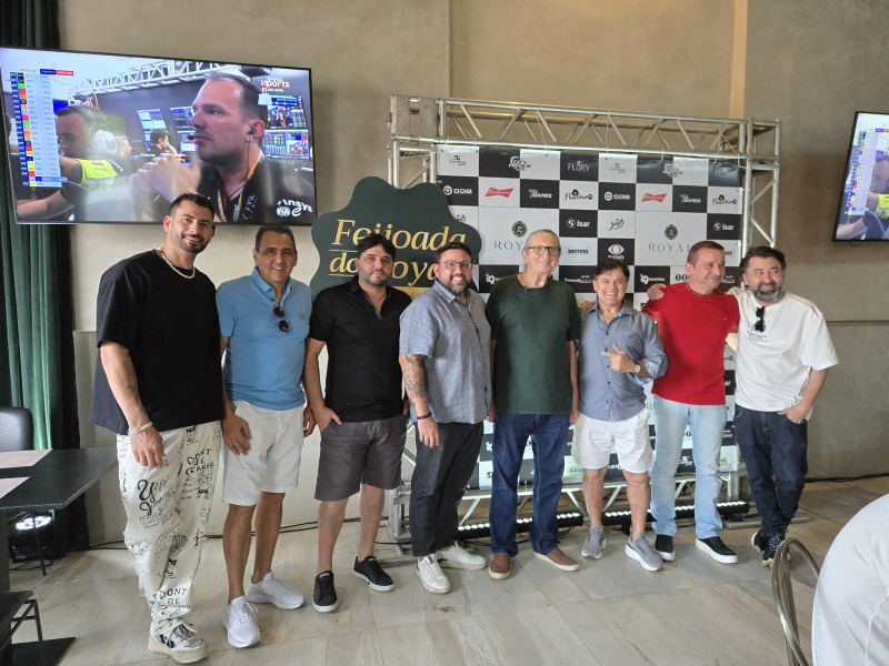 #FeijoadaRoyalClub - by Campelo Neto e Fábio Campelo - Um SUCESSO a Feijoada Royal Club - by Flávio Suarez, realizada no dia 12/4, em uma edição especial. Com um delicioso e maravilhoso buffet de feijoada com bebidas finas, e um line up de grandes artistas locais e a participação especial do ex-BBB - by Nizam Hayek Abou Jokh. Uma tarde bem animada. Chics!!! - (Luciêne Sampaio)