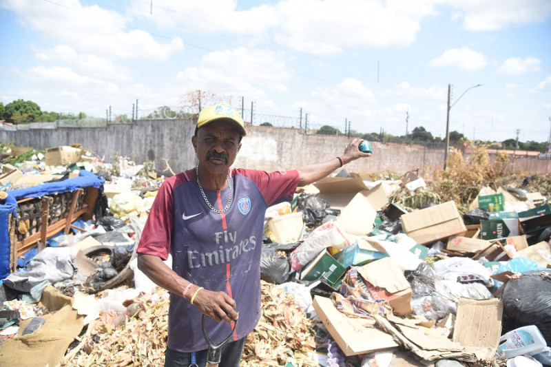 Carlos Ferreira, residente na Rua Amazonas - (Assis Fernandes/O Dia)