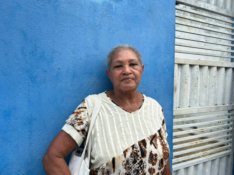 Dona Aldenora da Conceição, de 72 anos, veio fazer as provas do Enem e quer cursar Moda. - (Assis Fernandes / O DIA)