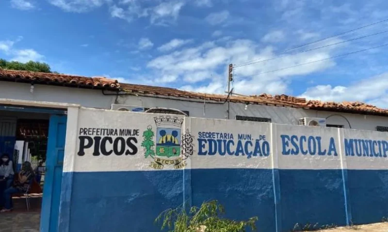 Zeladora de escola em Picos é afastada após submeter alunos a “revista constrangedora”