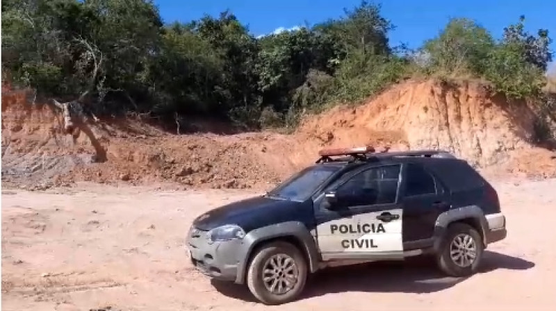 O empresário e o operador da escavadeira foram conduzidos pela Polícia Civil do Maranhão - (Divulgação/PC-MA)