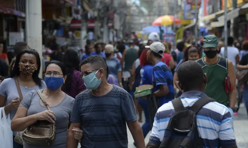 Máscaras devem ser utilizadas para evitar contágio  - (Tomaz Silva/Agência Brasil)