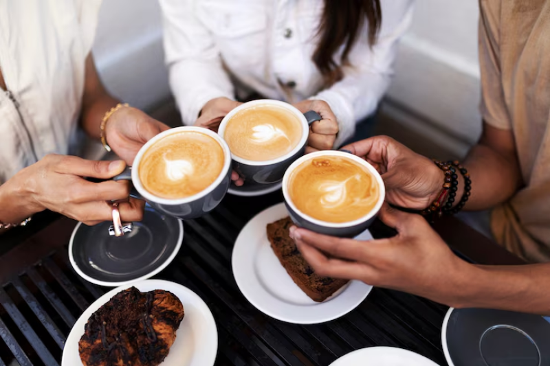 A primeira cafeteria do mundo surgiu em 1475 - (Freepik)