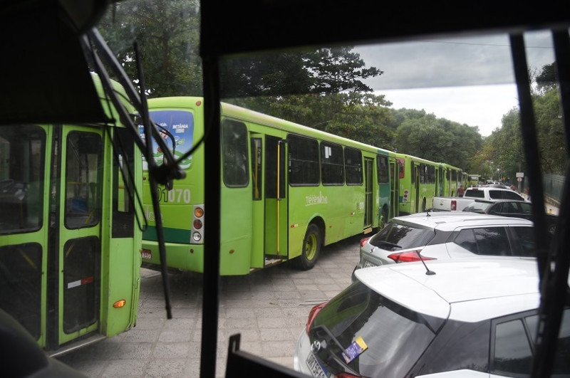 Greve: Justiça determina que 100% da frota de ônibus de Teresina volte a circular