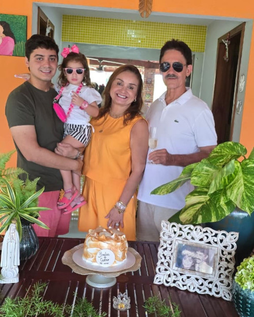 #BodasdeCedro - Um click dos queridos Gilvana Gayoso & Armando Gayoso, que comemoraram 36 Anos de Casamento no dia 15/12, e comemoraram em família. São pais da Amanda e Lucas Gayoso.  Chics!!! - (Arquivo Pessoal)