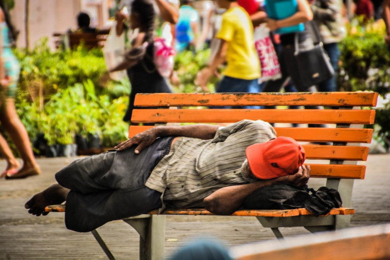 Humanos acima de tudo e à margem de todos