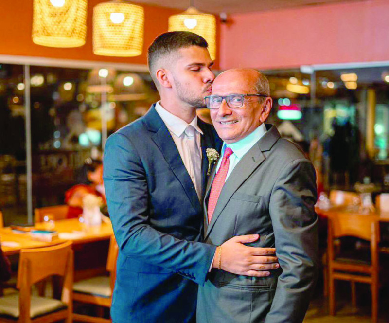 Advogado Sérgio OLiveira Lobão comemorou mais um ano de vida domingo passado. Parabéns . Na foto com o filho, o advogado Sérgio  Lobão Filho. - (Arquivo Pessoal)