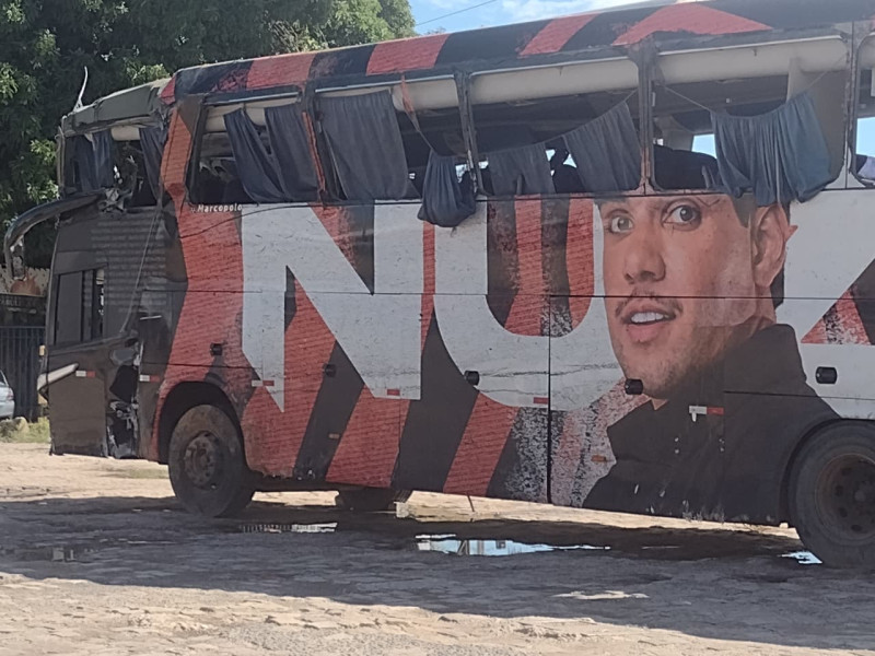 Ônibus do cantor Nuzio Fernandes - (André dos Santos /O Dia)