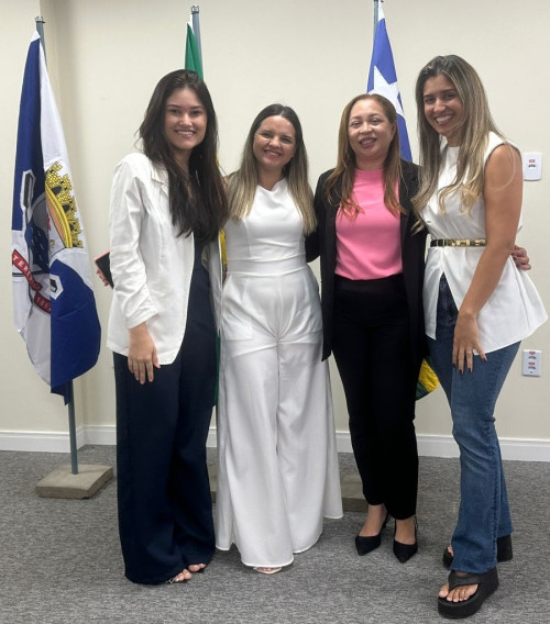 #Maternidade Dona Evangelina Rosa - Um click da equipe, que foi eleita pro cargo de Comissão de Ética da nova Maternidade Dona Evangelina Rosa - Enfermeiros Plantonistas / SD - Paula Gabrielly Gomes Santos, Liana Batista Cavalcante, Lemeque Ferreira do Nascimento. - Enfermeiros Pantonistas /SN - Kandida Sobreira Cardoso, Regislane Sales Cavalcante e Nicole Barbara Lopes da Costa. Chics!!! - (Divulgação)