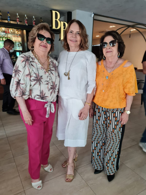 #BailedasMães - Um click das queridas Vera Lobão, Rosa Linhares e Tálita Neiva confirmadas para o Baile das Mães no dia 15 de Maio no nosso Jantar no Restaurante Piancó Gastronomia. Chics!!! - (Divulgação)