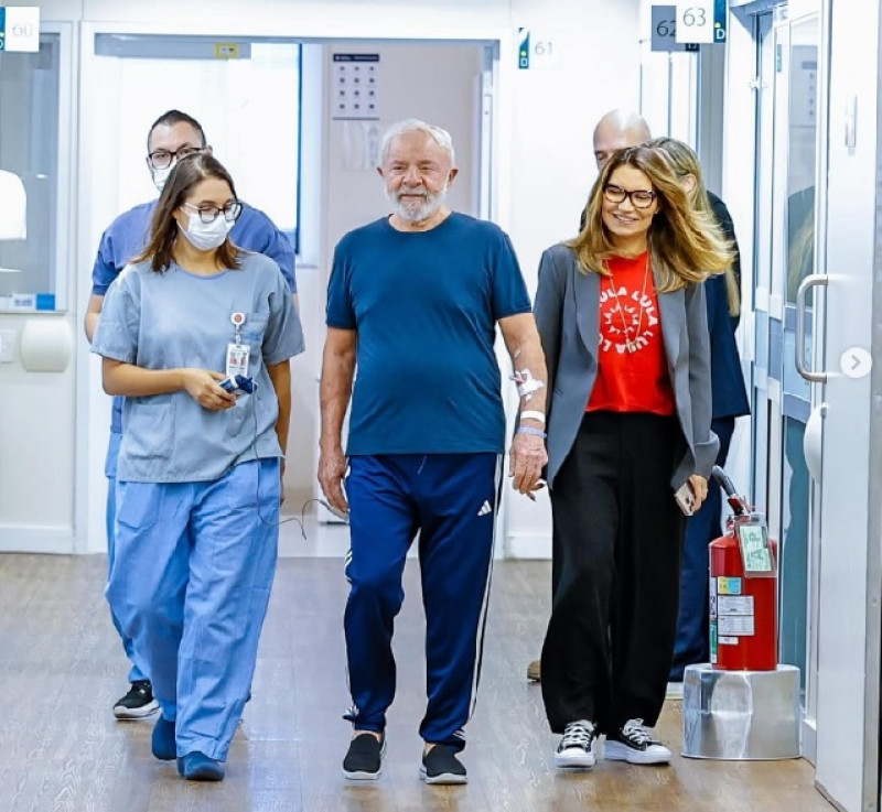 Lula caminha no hospital e diz estar “firme e forte” após sair da UTI