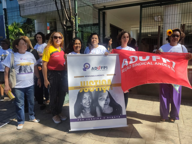 familiares de Janaína protestam em frente ao Tribunal de Justiça do Piauí - (Glayson Costa/ODIA)