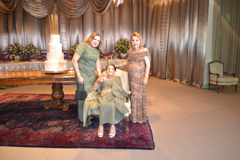 Festa dos 100 anos de dona Maria Borges - (Mauro Veras)