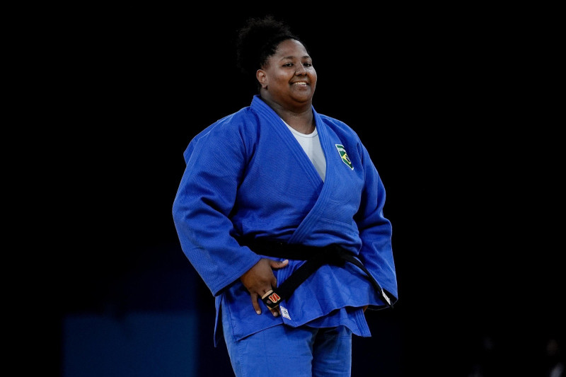 Treinada por Sarah, Bia Souza aplica ippon em francesa e vai disputar ouro no Judô