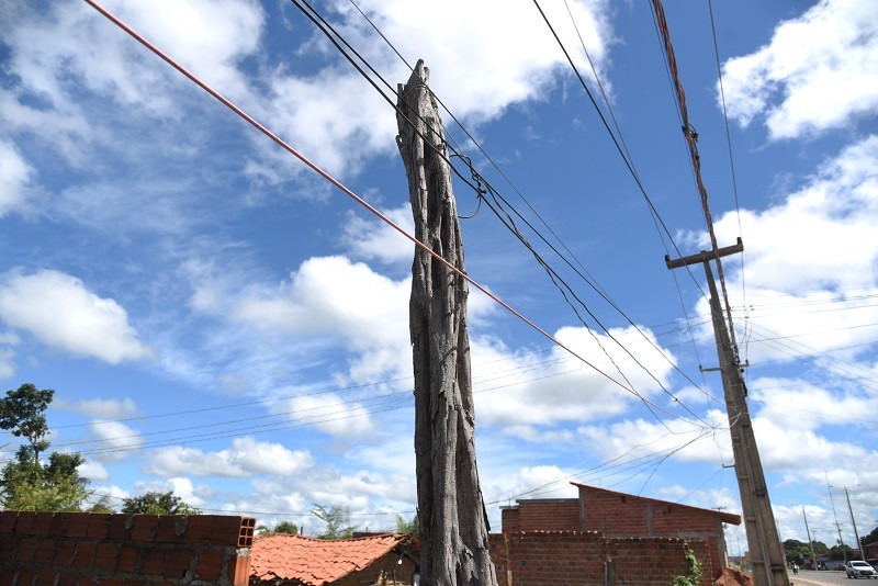 Ligações clandestinas de energia causam prejuízos aos cofres públicos - (Assis Fernandes/O Dia)
